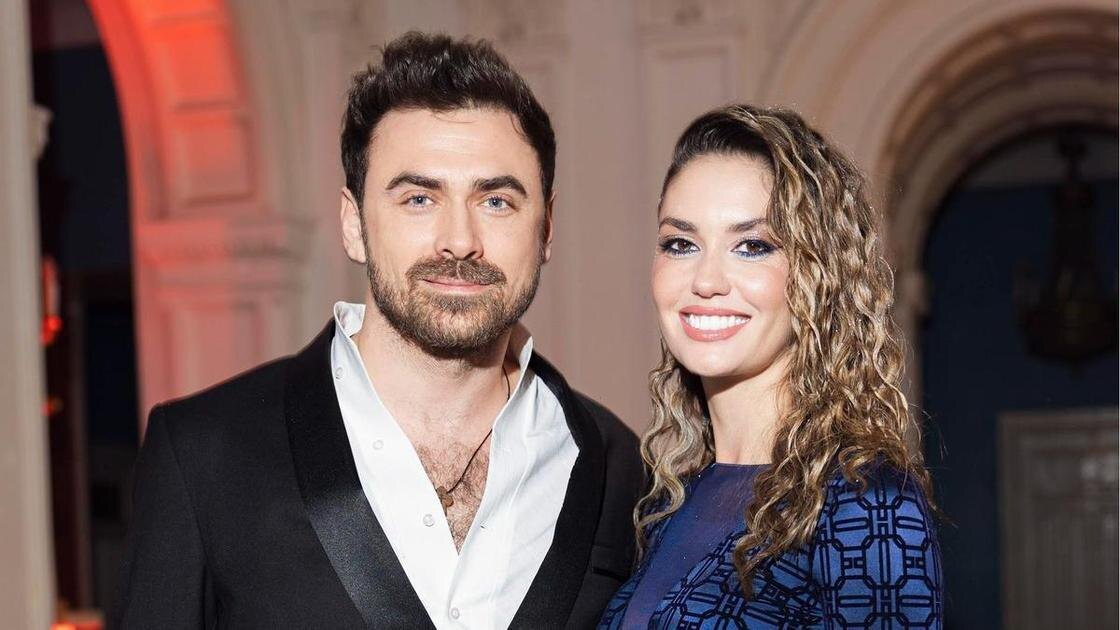 На фото Агата Муцениеце и Петр Дранга starhit.ru