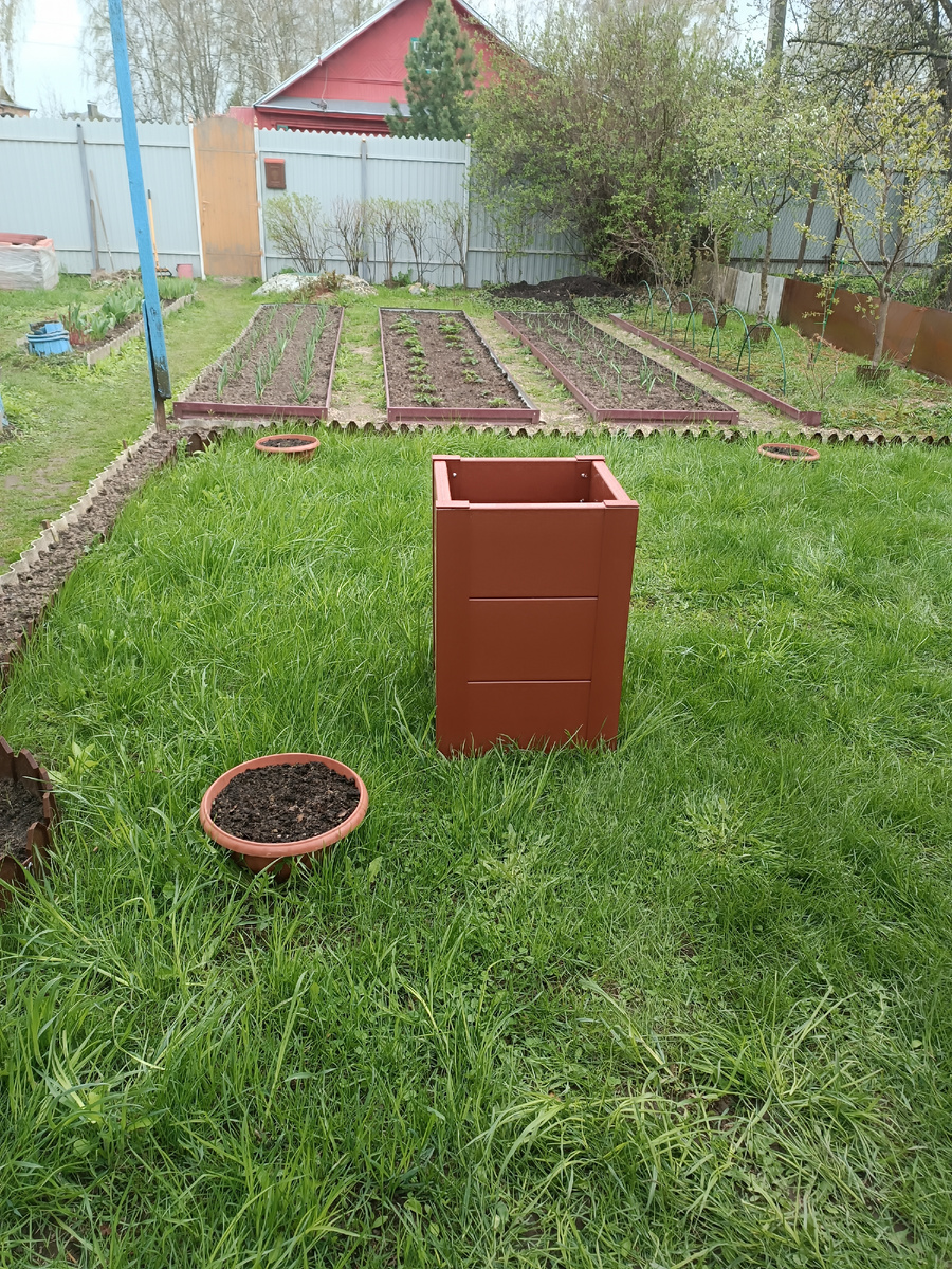 Новое кашпо, кадка для цветов. Надо ещё две, вместо старых бочек. Совсем рассохлись и прогнили. 