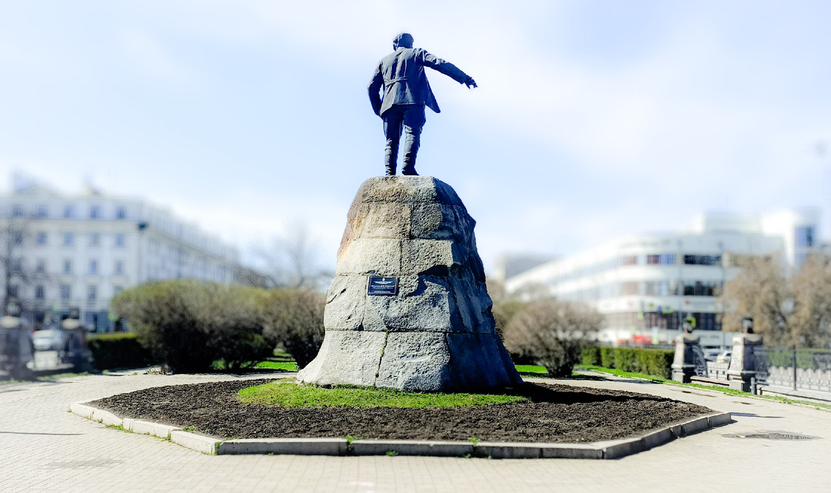 Город Екатеринбург, площадь Парижской Коммуны, памятник Я.М.Свердлову