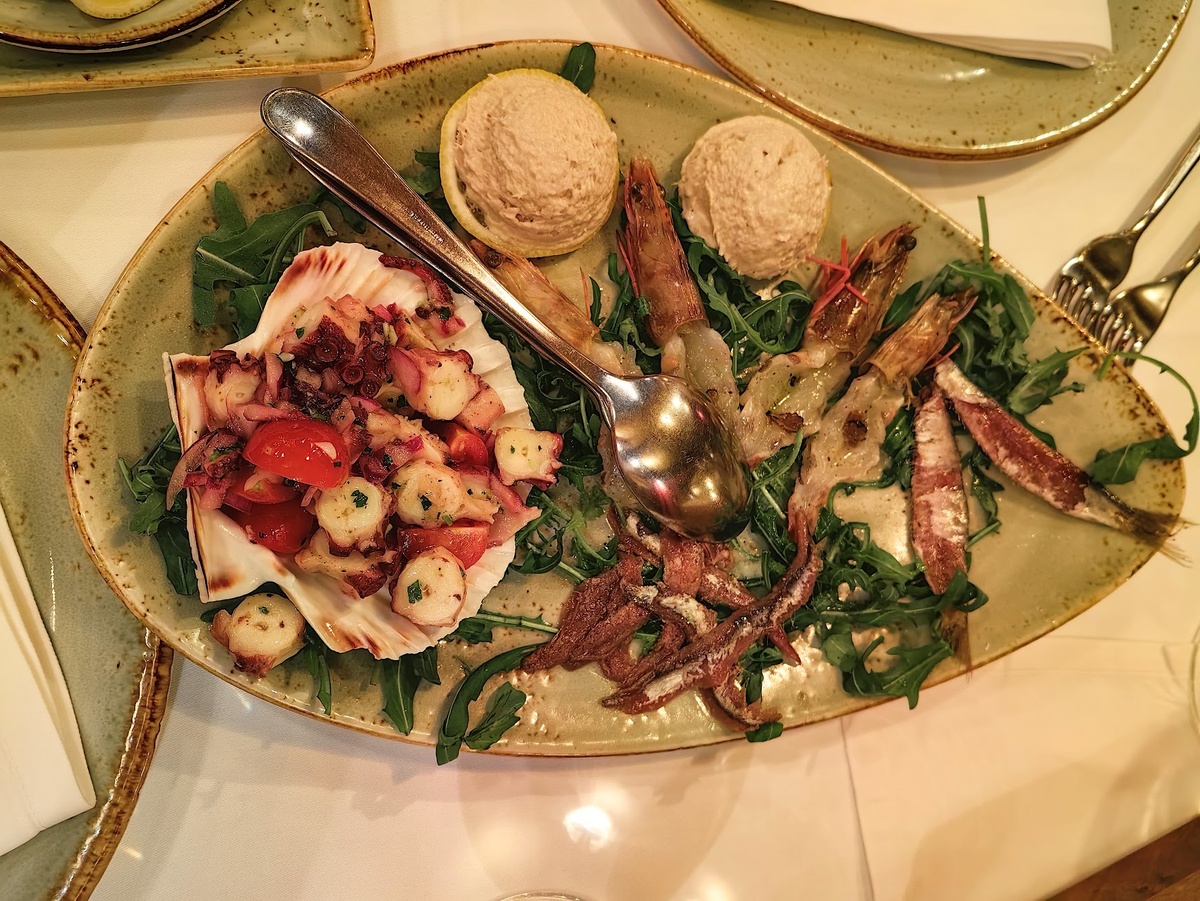 Рыбное ассорти в ресторане "Рыбар"