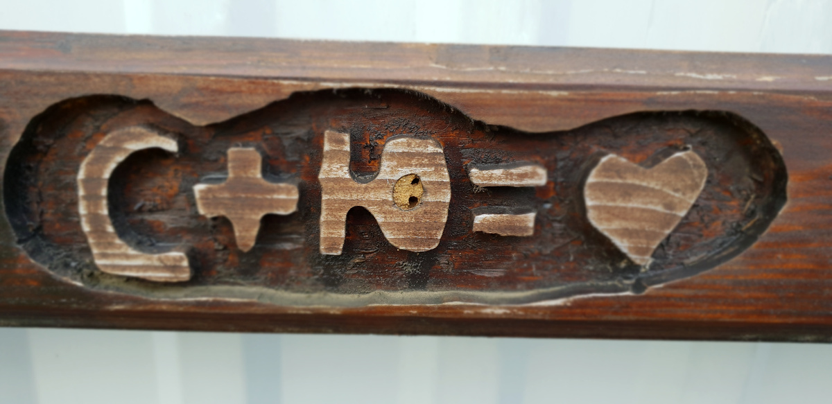 Сосновая лавочка с нашими инициалами - одно из первых изделий на нашем участке, сделанных золотыми руками мужа. 