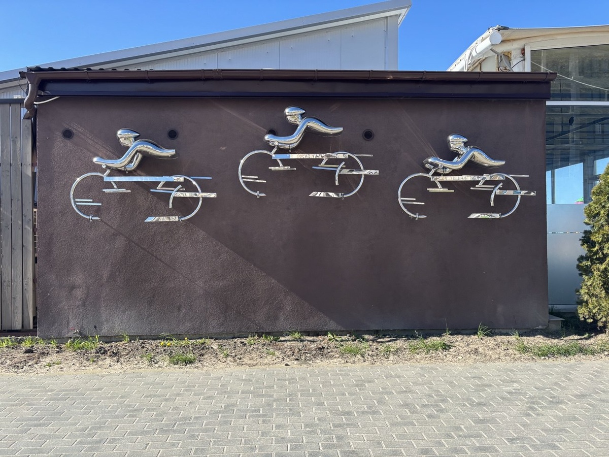 Зеленоградск буквально пропитан велосипедной культурой: на набережной города начинается самая протяженная и красивая в России велодорожка "От косы до косы".