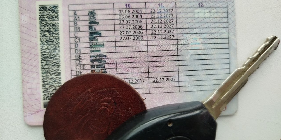 В мае-2025 российских водителей со стажем заставят пересдавать на права