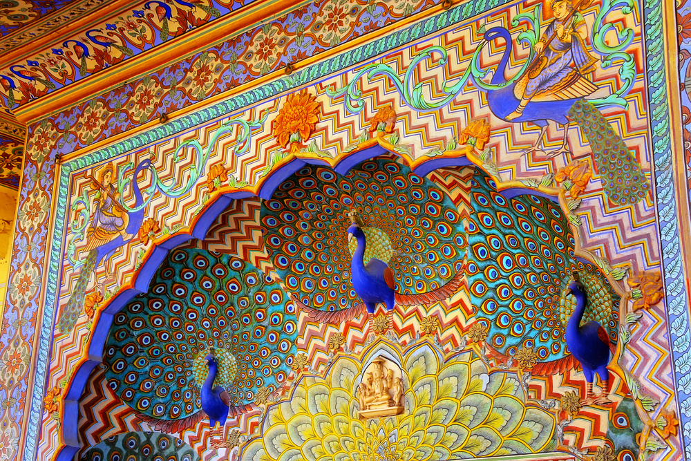     Фото: Don Mammoser/Shutterstock/FOTODOM Ворота в городской дворец в Джайпуре