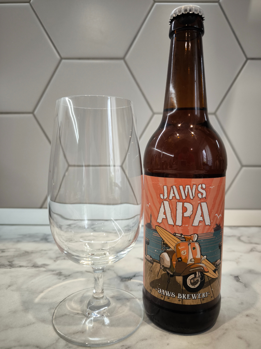 Пиво "Jaws APA" (Джоус АПА) от Jaws Brewery