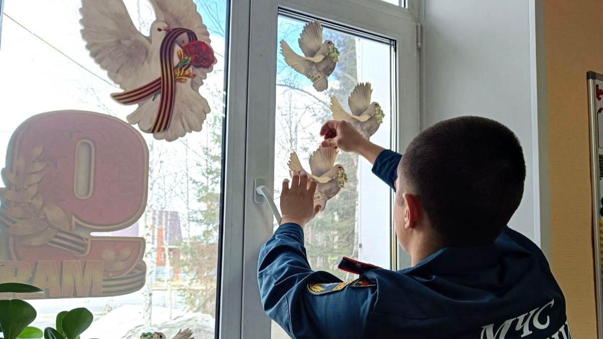    В Югре стартовала акция «Окна Победы»