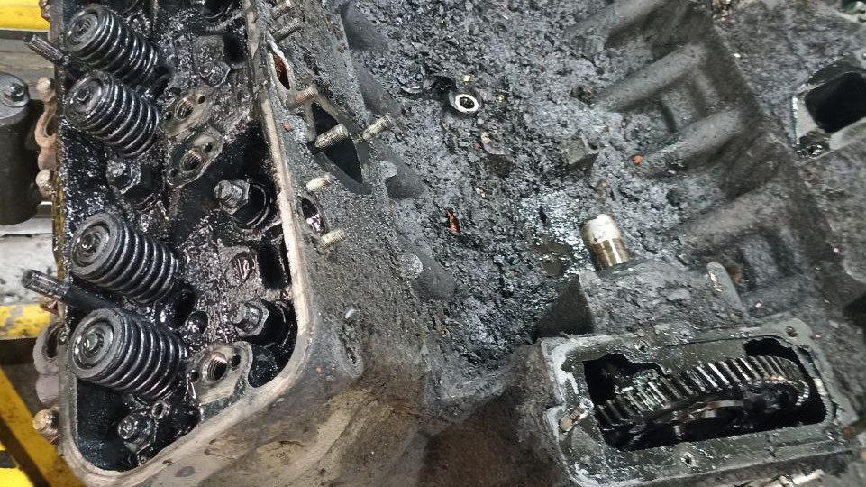 5 мифов о двигателях спецтехники, в которые все почему-то до сих пор верят. А мы их развеиваем