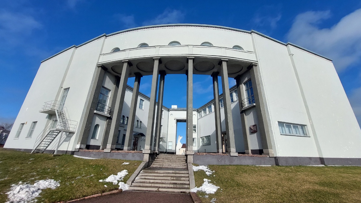 Здание Эрмитажа со стороны залива