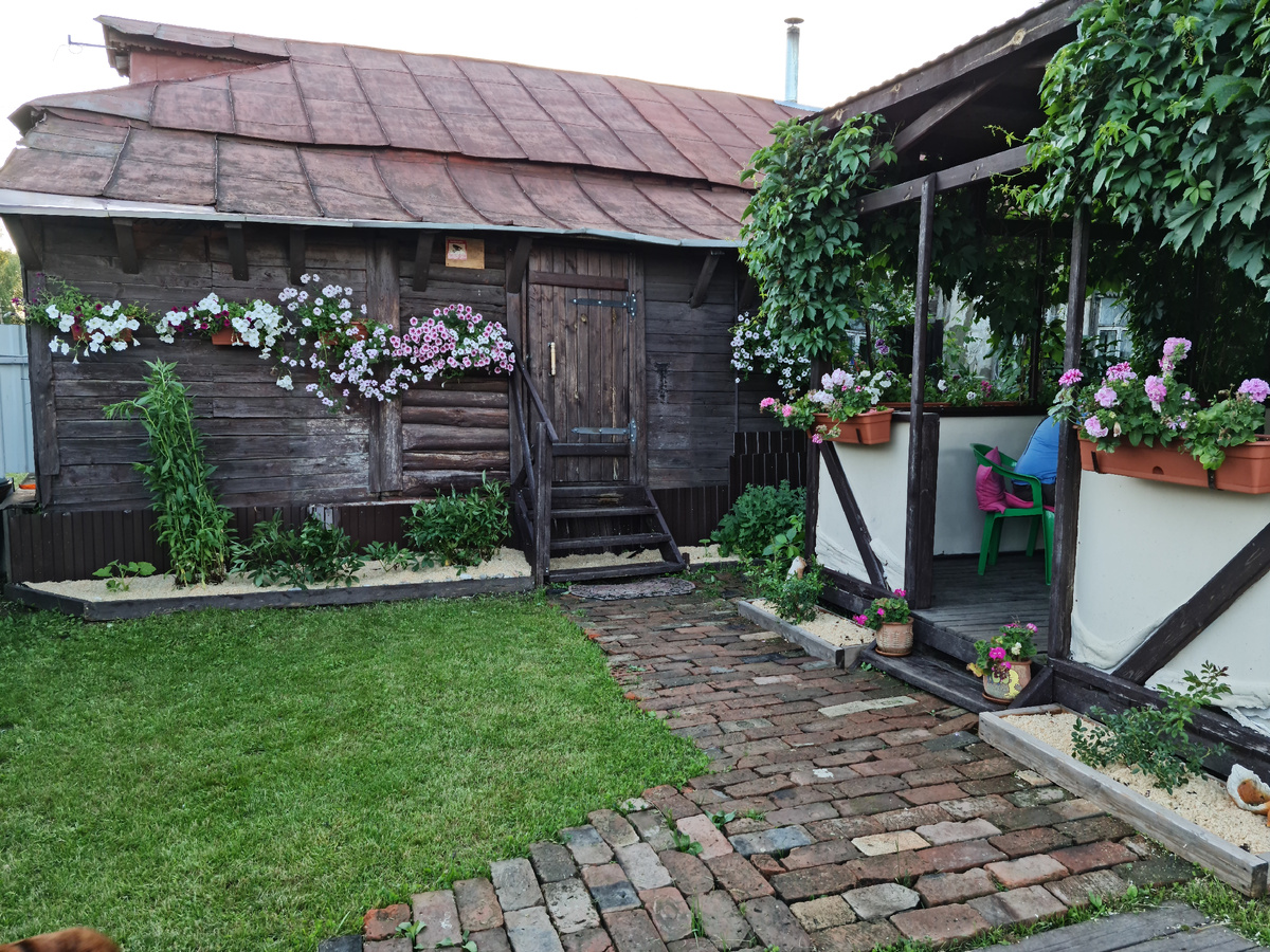 Старый дом и беседка, 2021