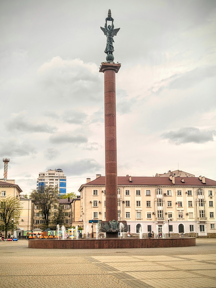 Стела-фонтан "Морская слава России"был построен в 2006 году, 