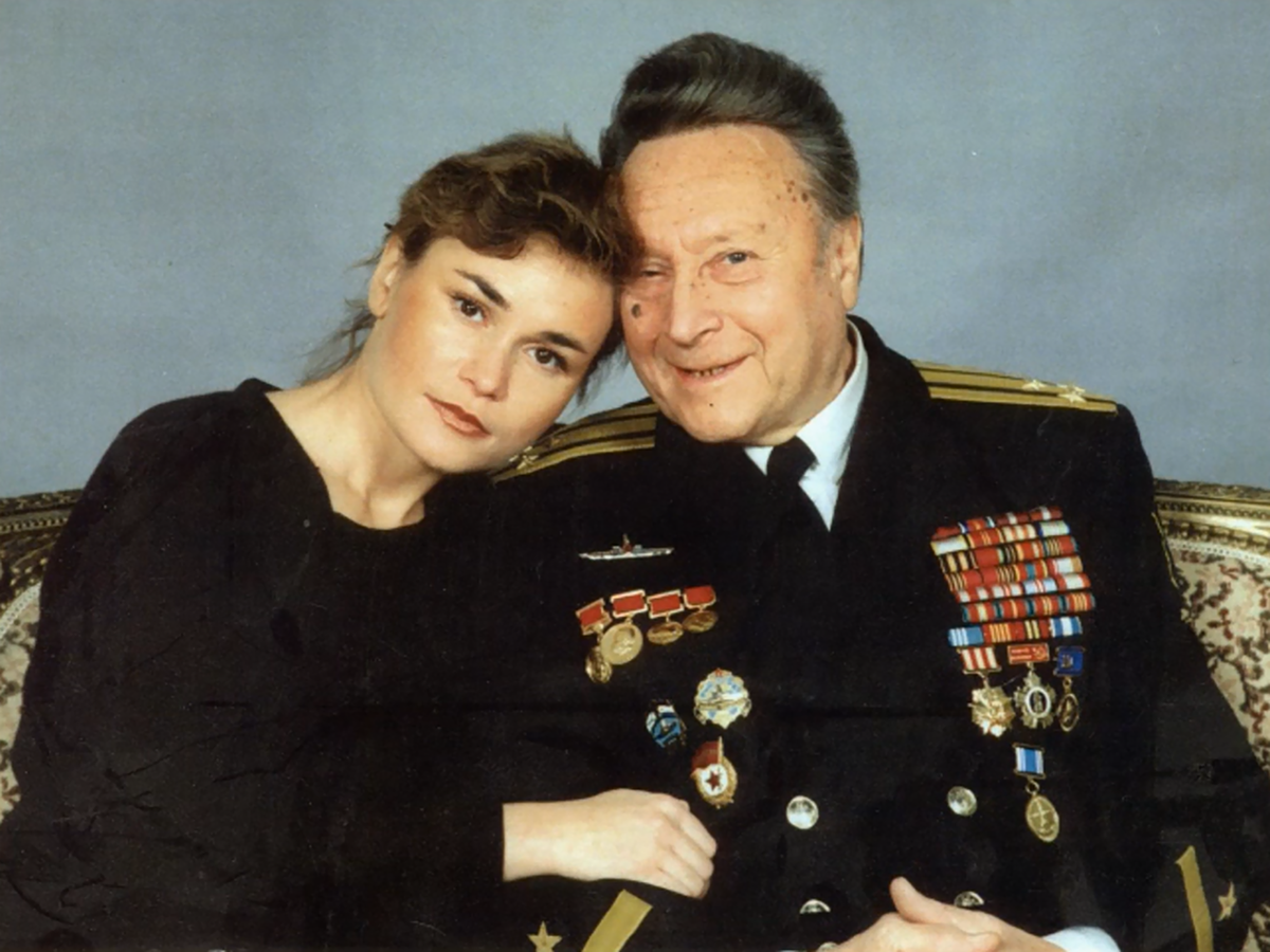 2000-е годы. С дочерью Дарьей Владимировной Ахутиной. Из архива В.М.Ахутина. Публикуется с разрешения дочери Дарьи Ахутиной. 