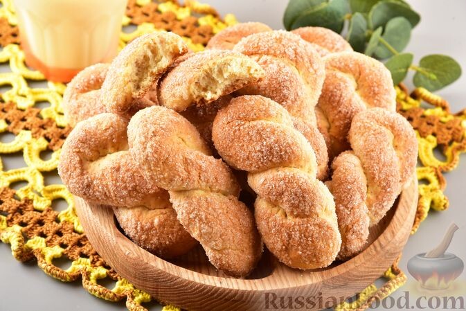 кефир, масло растительное, яйца, сахар, мука, разрыхлитель, ванилин, соль