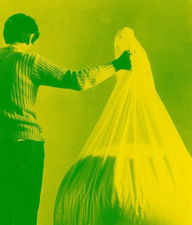 Вот так презентовали молодые дизайнеры кресло Дзанотте — заполнили виниловый мешок на 2/3 полистироловыми шариками.