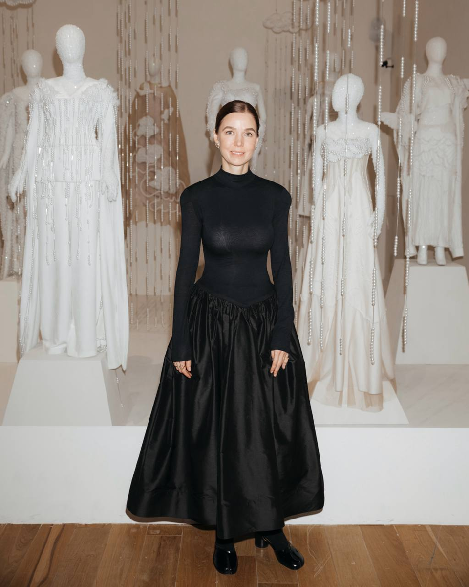 В Выставочном комплексе Государственного Исторического музея открылась масштабная выставка-инсталляция «Сны Алёны», приуроченная к 25-летию творчества известного российского дизайнера Алёны Ахмадуллиной. @akhmadullina