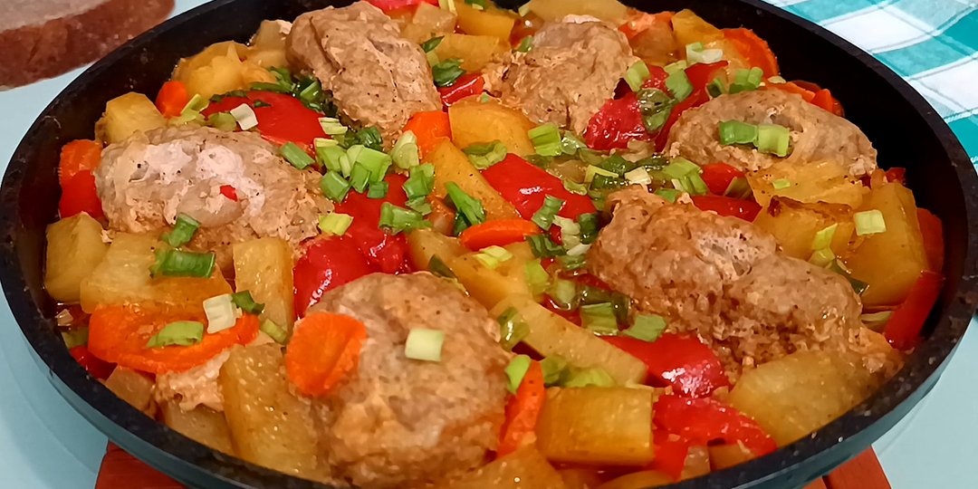 📌 Котлеты на овощной подушке. Сытный ужин на сковороде