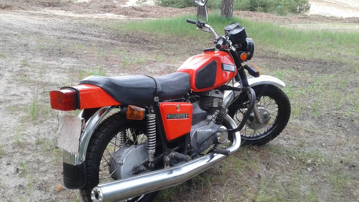  •  Что искать: Мотоциклы в хорошем техническом состоянии, с оригинальными деталями и документами.
•  На что обратить внимание: Состояние двигателя, рамы, подвески, электрики.
•  Цена: от 10 000 рублей (в зависимости от состояния).
•  Плюсы: Простота, надежность, ремонтопригодность, доступность запчастей.
•  Минусы: Небольшая мощность, вибрация, морально устаревший дизайн.