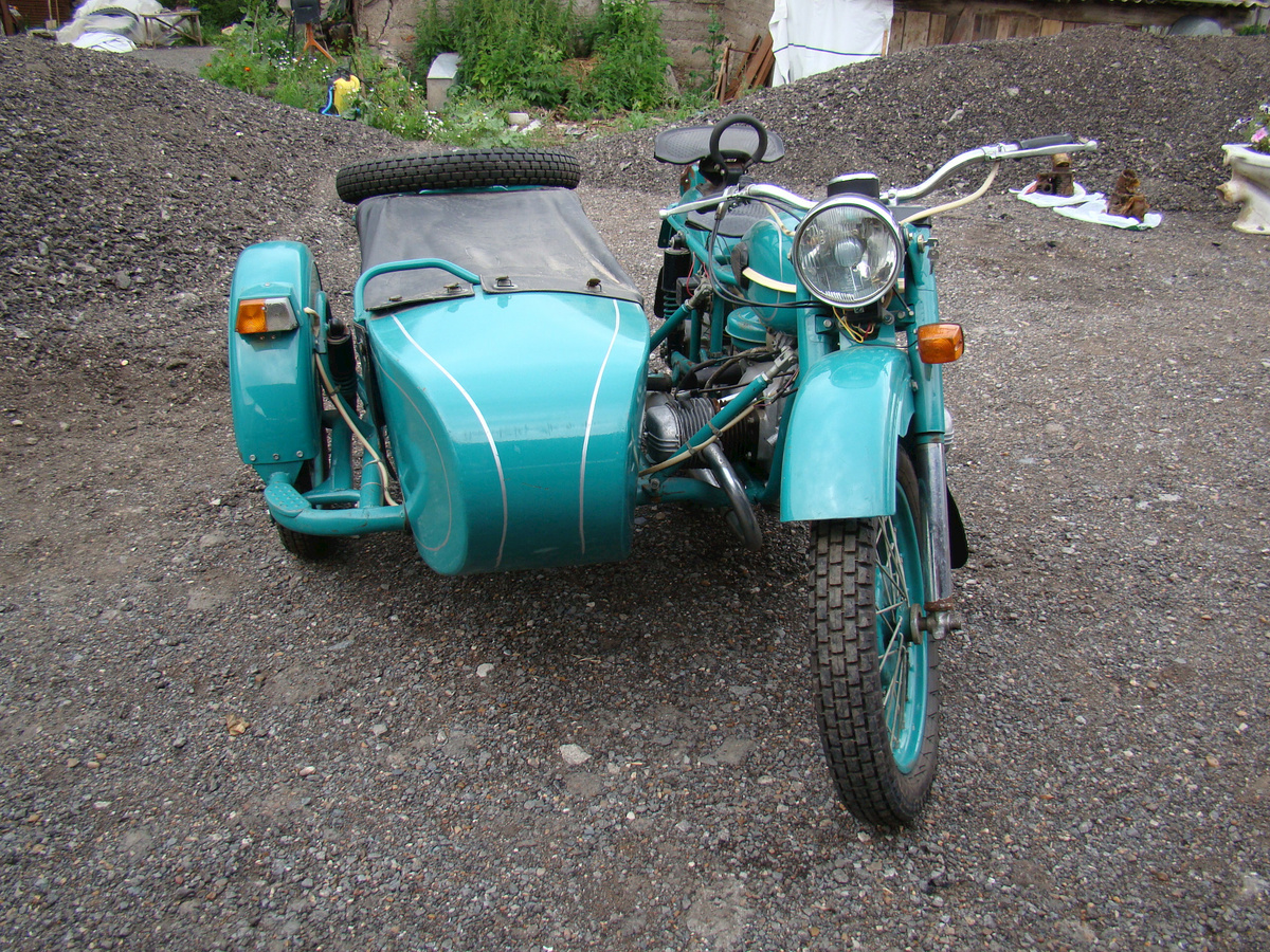 •  Что искать: Мотоциклы с работающим двигателем, целой коляской и документами.
•  На что обратить внимание: Состояние двигателя, рамы, коляски, редуктора коляски.
•  Цена: от 20 000 рублей (в зависимости от состояния и комплектации).
•  Плюсы: Проходимость, крепкая конструкция, наличие коляски, харизматичный внешний вид.
•  Минусы: Большой вес, сложность в управлении, высокий расход топлива.