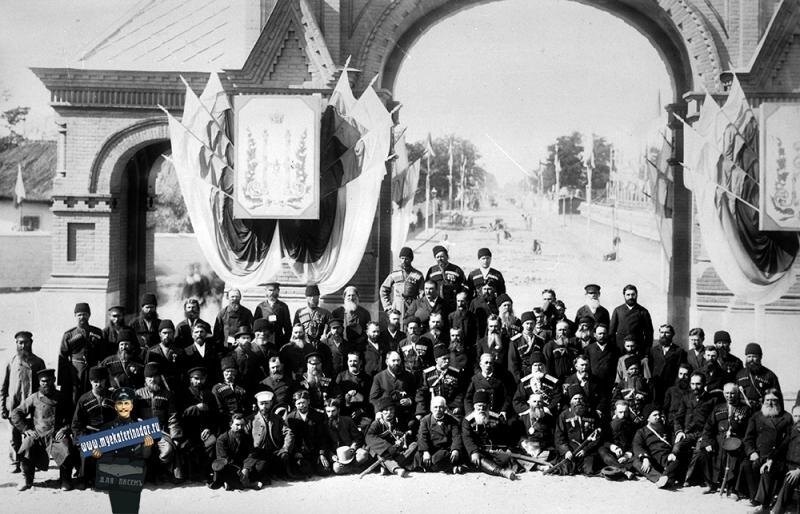 Приезд Александра III в Екатеринодар. У Триумфальной арки, 1888 год /фото с сайта: myekaterinodar.ru