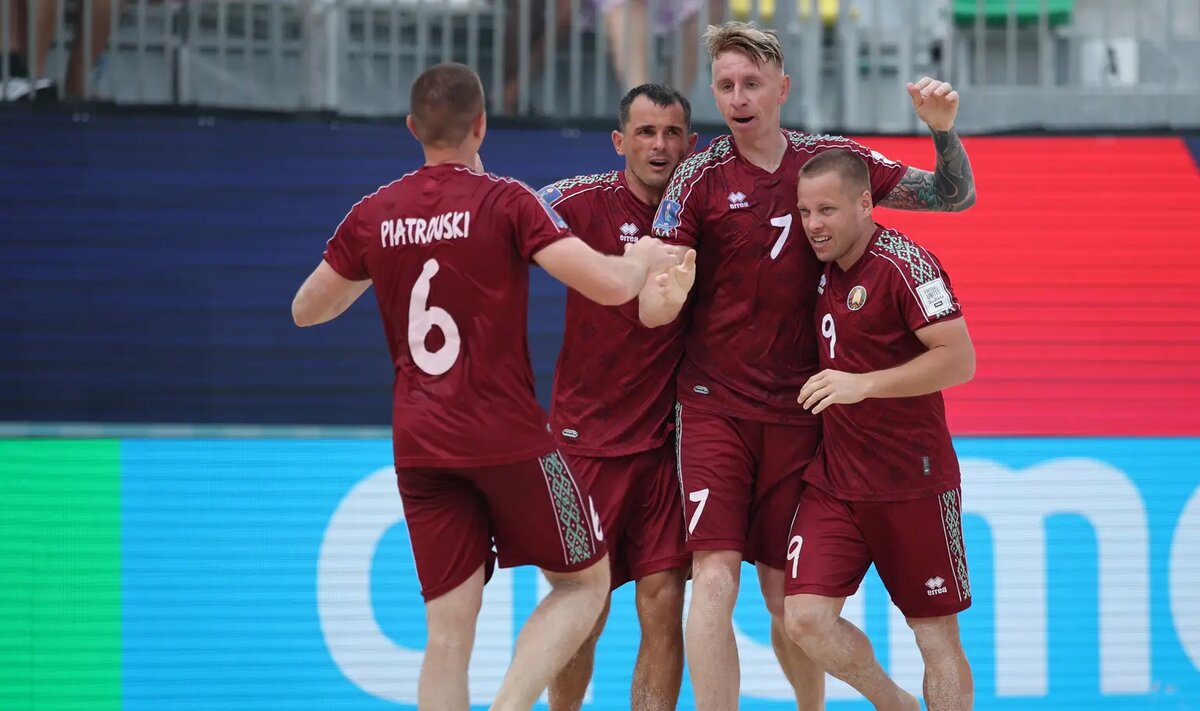 Сборная Беларуси обыграла японцев на ЧМ по пляжному футболу