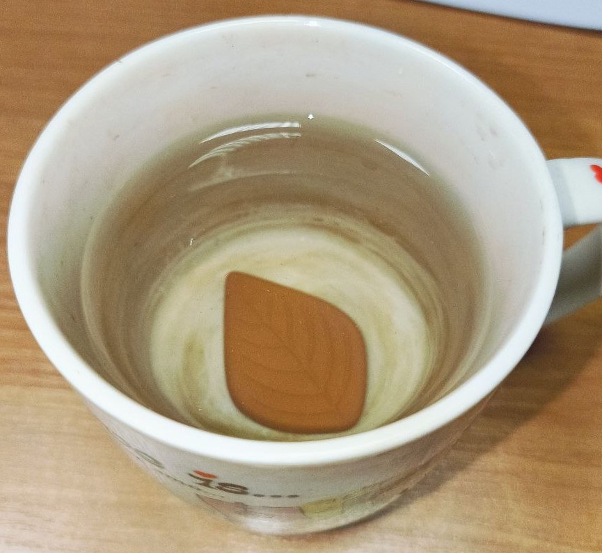 Гидрокамень в стакане с водой