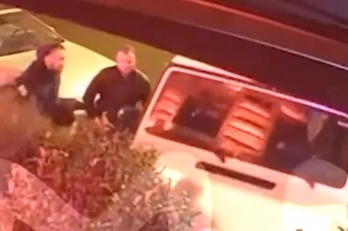    В Петербурге девушка на авто влетела в толпу посетителей летнего кафе