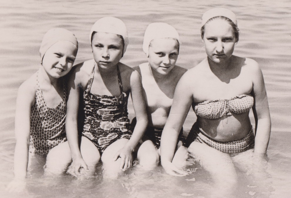 Я вторая слева