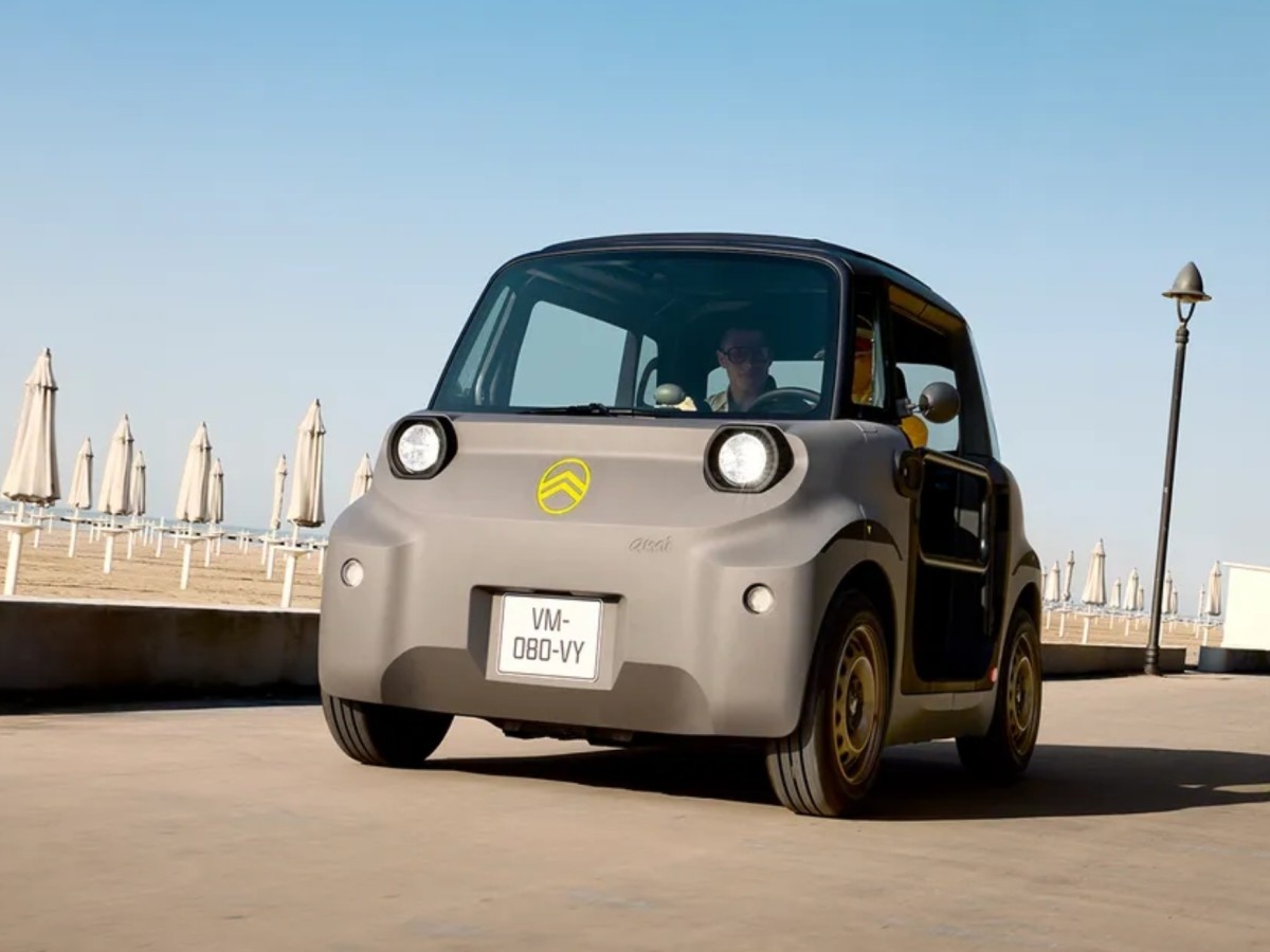    Микроэлектрокар Citroen Ami заряжается от обычной розетки [ФОТО]