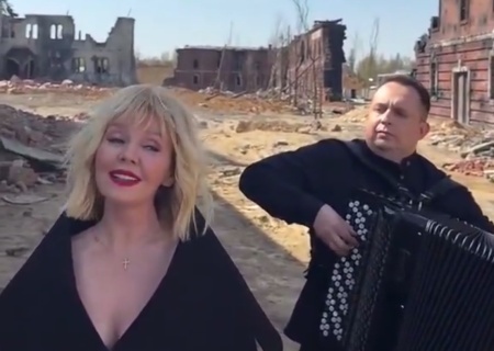    «Какое-то дегенеративное мышление у людей». Пригожин рассказал о смысле видео, на котором Валерия поёт на фоне разрухи