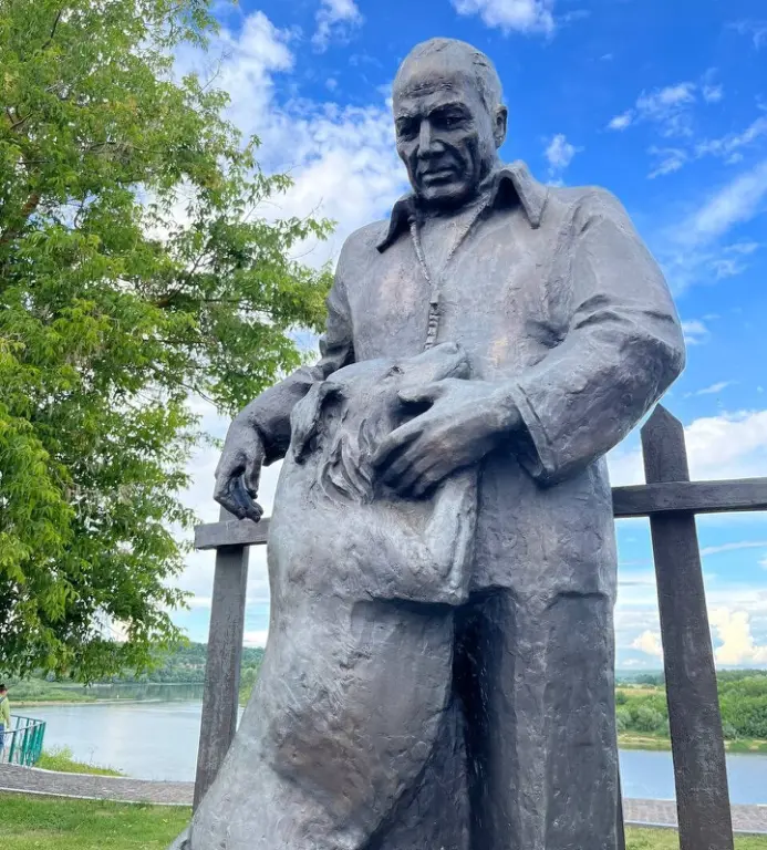 Вот этот памятник