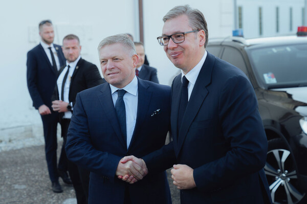 Роберт Фицо и Александар Вучич / Robert Nemeti/Anadolu/Getty Images 