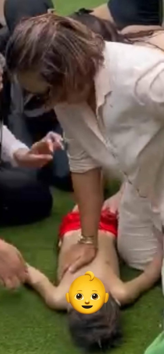 Непрямой массаж сердца помогает качать кровь, не позволяет умереть мозгу. 