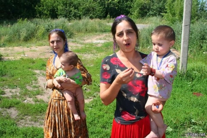 Цыгане шумною толпою...