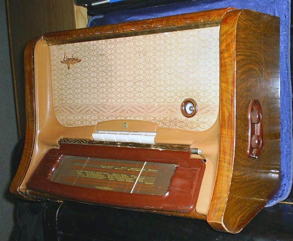 Радиола Исеть, которая была у бабушки.