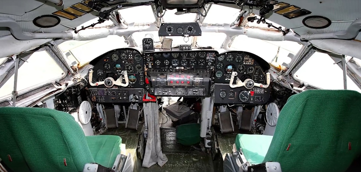 Кабина Ту-114