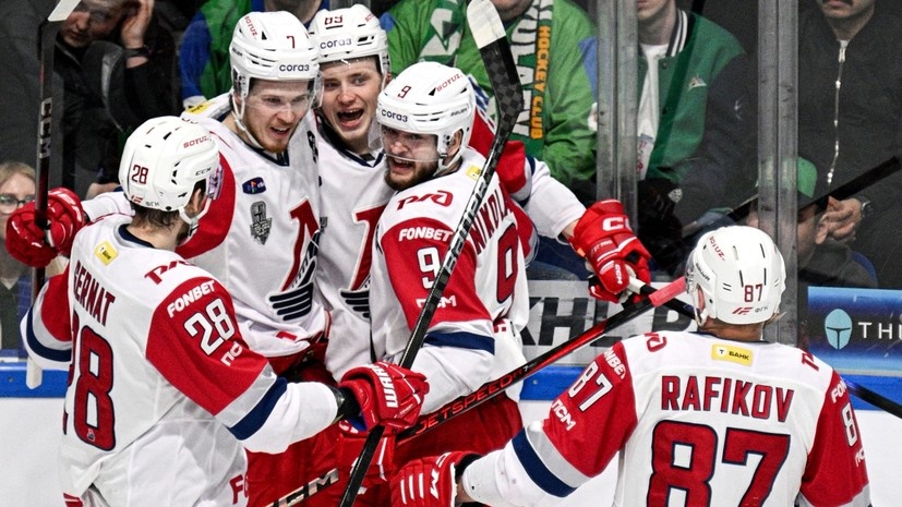     Хоккеисты «Локомотива» в четвёртом матче серии с «Салаватом Юлаевым» РИА Новости Рамиль Ситдиков