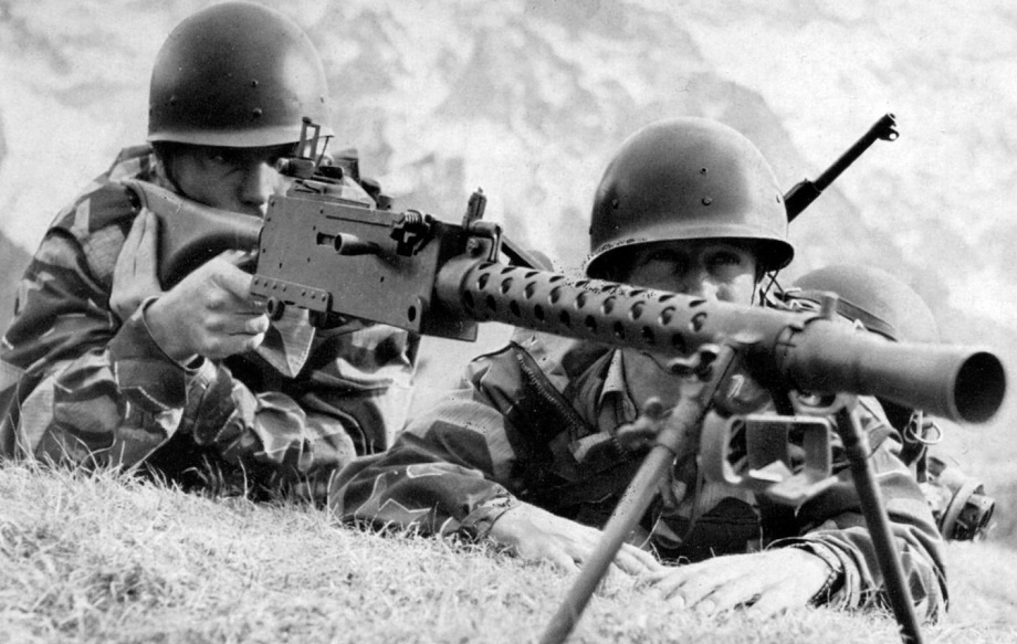 Пулеметчики на позиции.