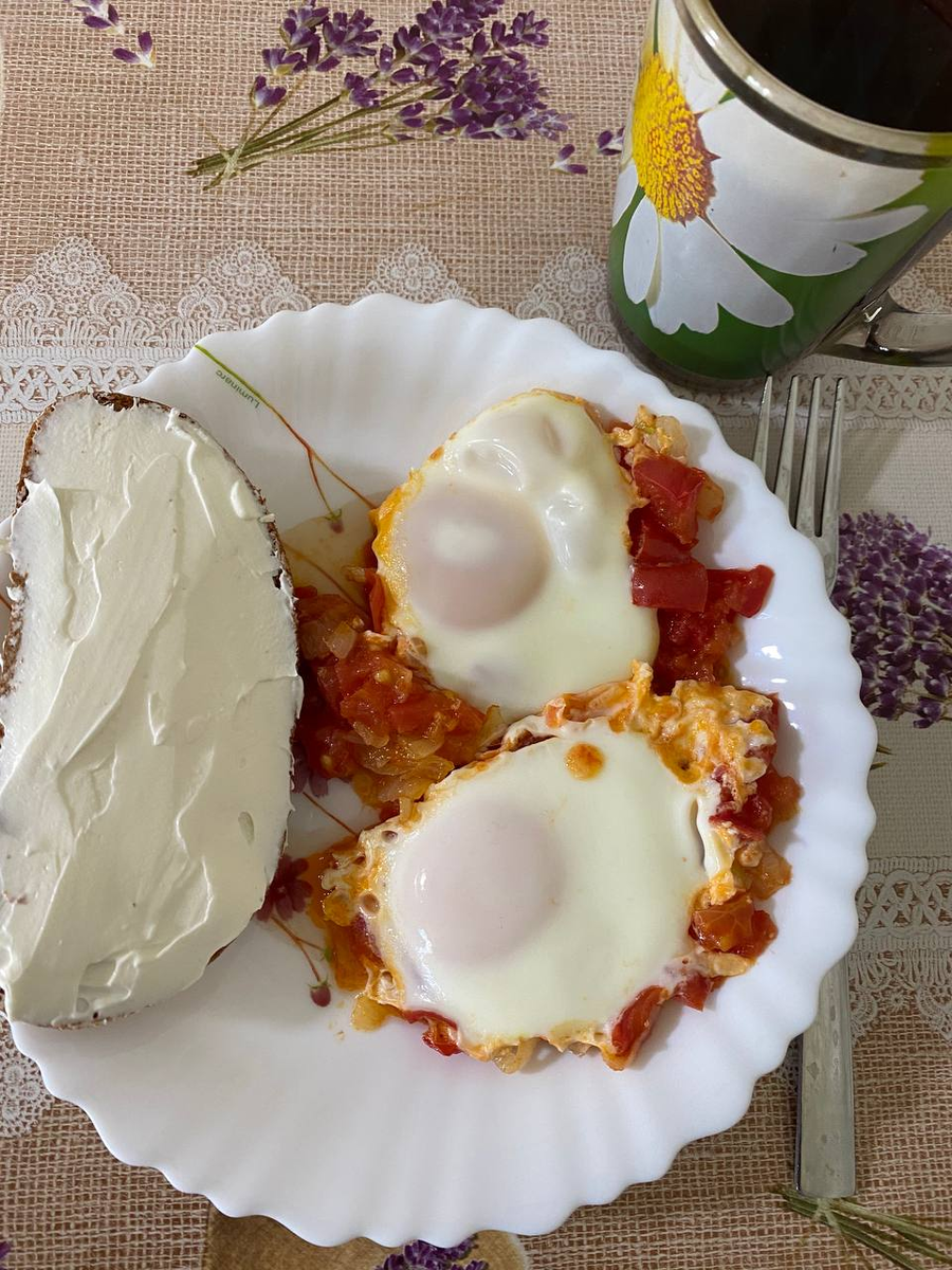 Завтрак в 9:00.