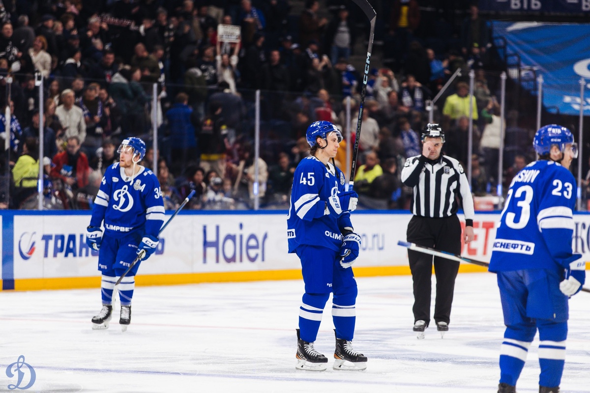 Эмоции игроков московского "Динамо" после третьего матча серии. Фото: ХК Динамо Москва