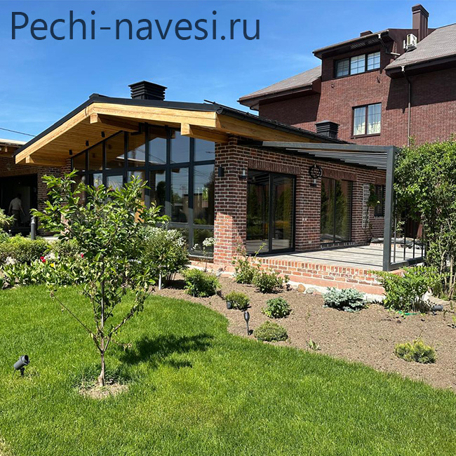 Барбекю-комплекс в архитектурном стиле, отделке, цветовой гамме дома