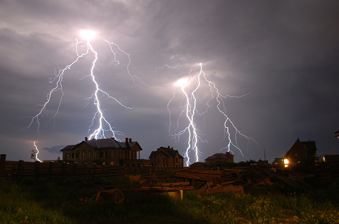 Некоторые учёные сомневаются, существует ли шаровая молния. Фото: Costazzurra / Shutterstock / FOTODOM
