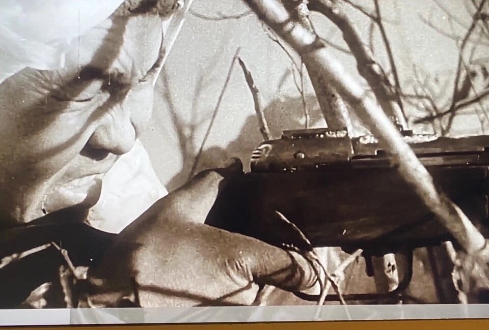    На этот кадр смотрит маленький Денис и «узнает» папу. Фото:  АиФ/ Екатерина Бычкова