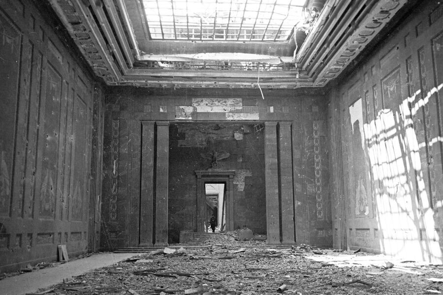 Имперская канцелярия в Берлине, где Гитлер вручал награды офицерам рейха