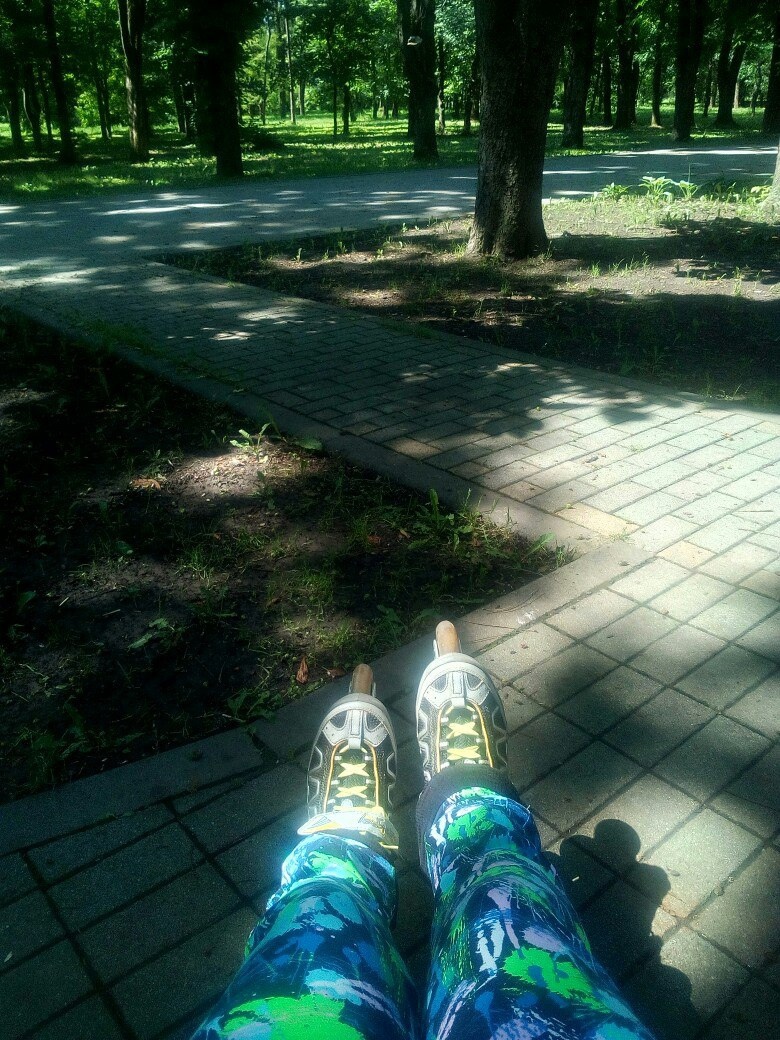 А можно на роликах)