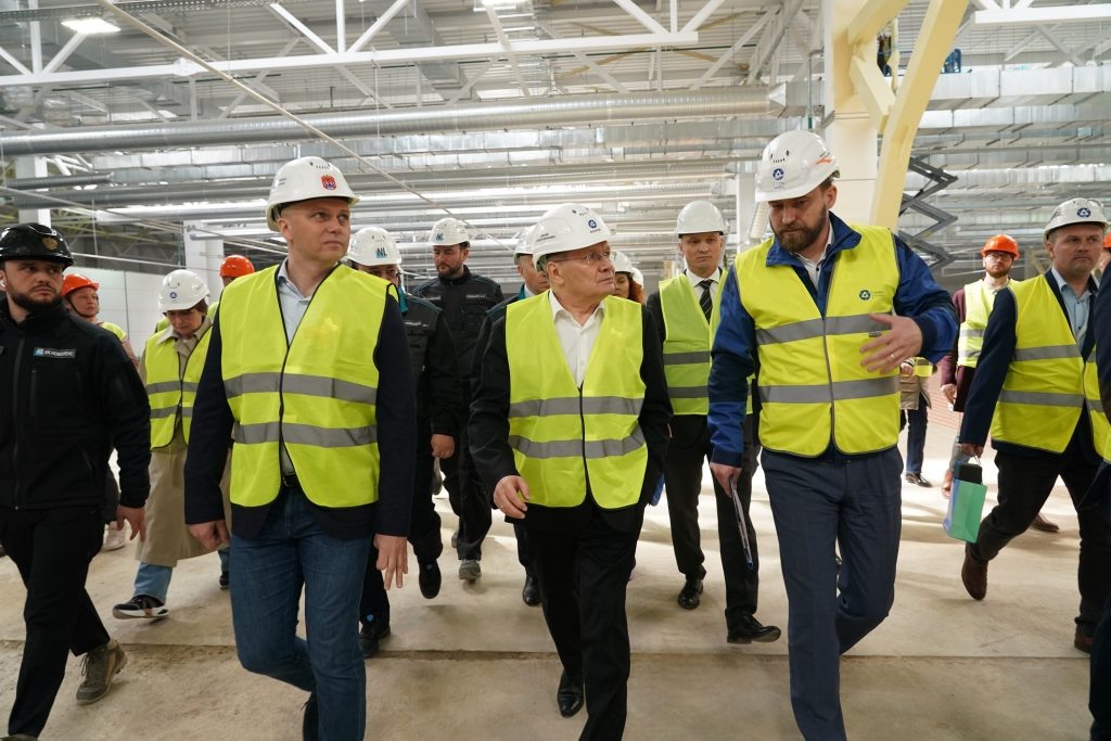 На гигафабрике к концу 2025 года будут заняты примерно 500 человек.