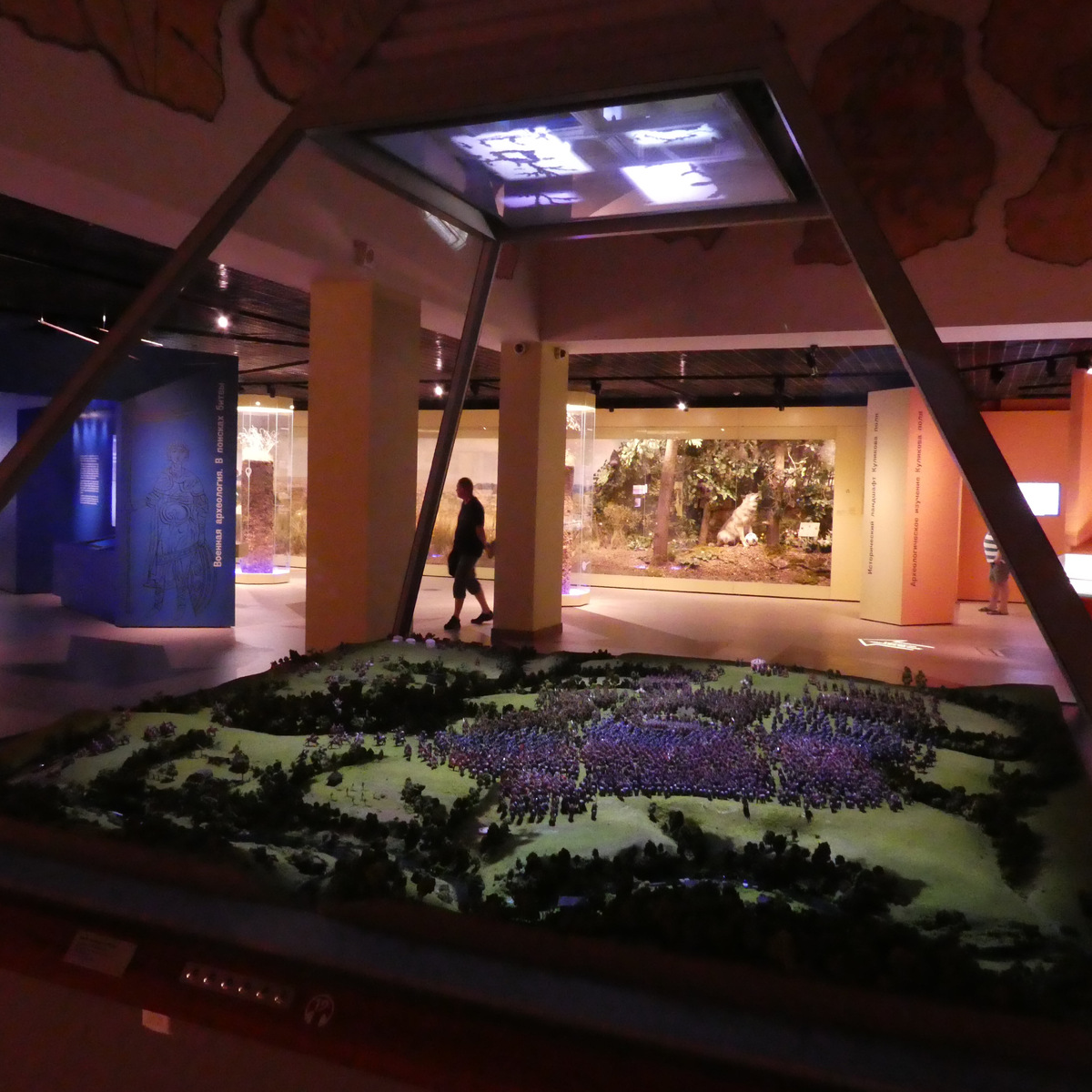 Интерактивный макет, на котором можно отследить, как двигались войска по Куликову полю, где прятался знаменитый Засадный полк, какой тактики придерживался Мамай