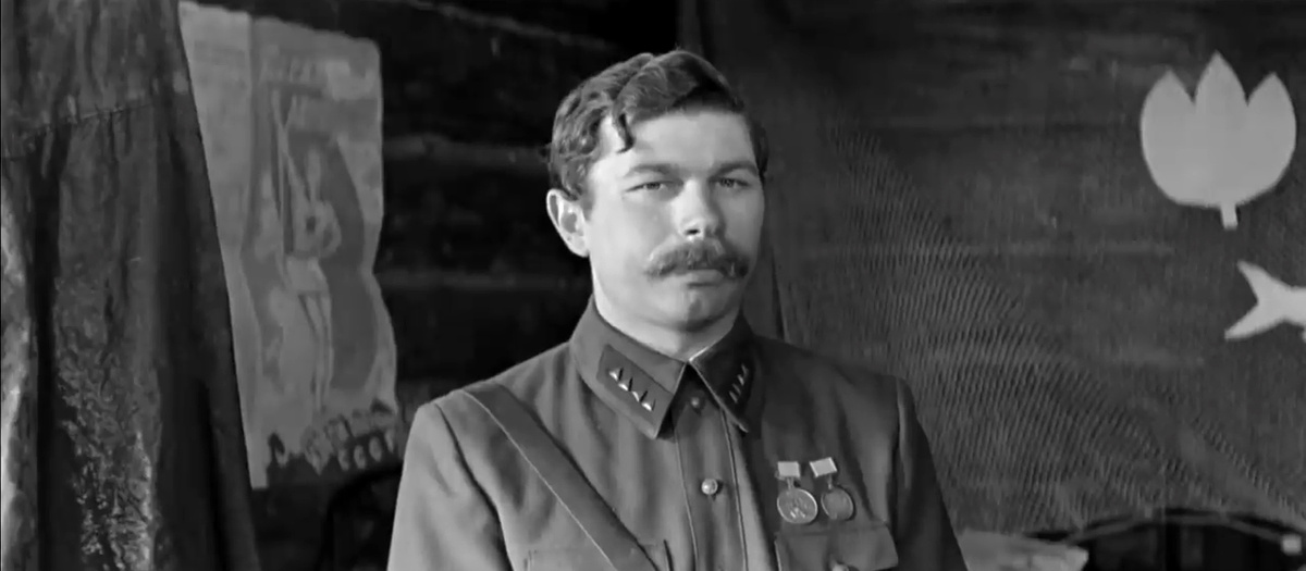 Кадры из фильма "А зори здесь тихие..." (1972).