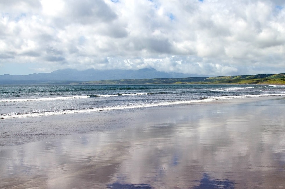 Тот самый "Курильский асфальт" (современный снимок и Интернета)