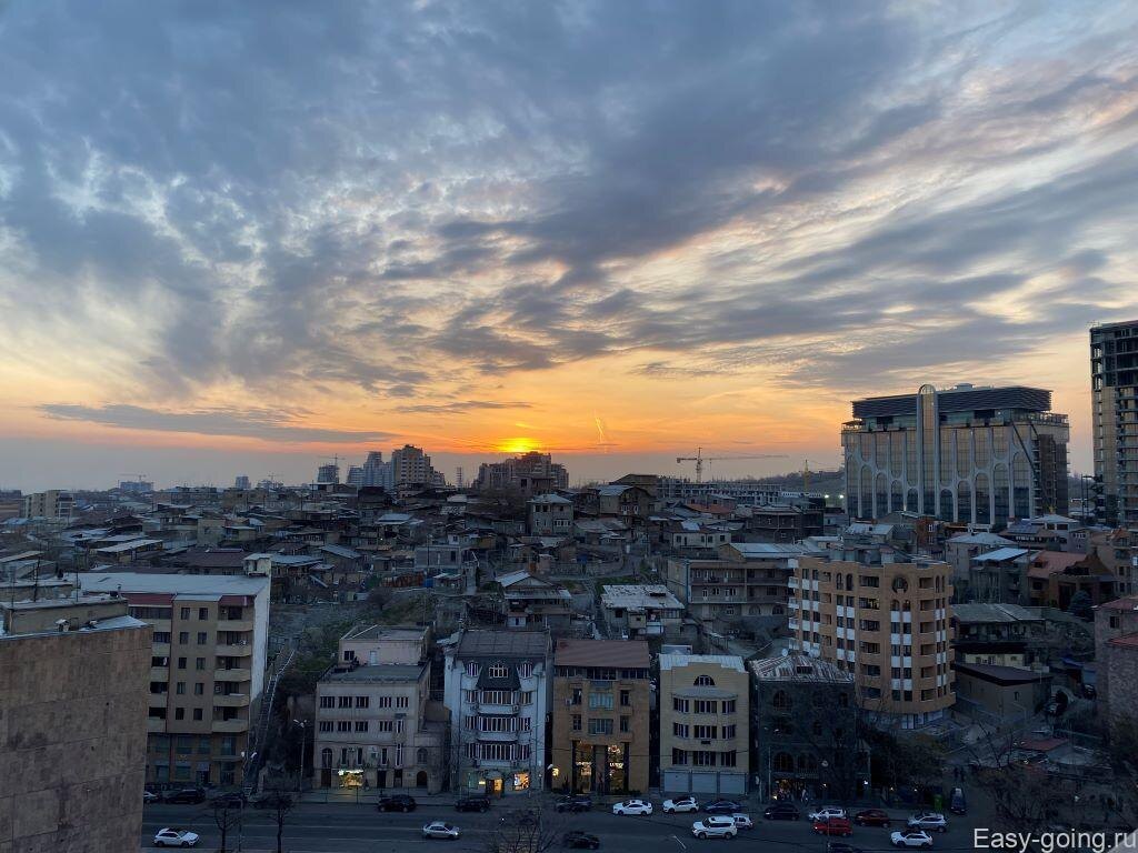 Ереван: вид из окна на старый район Конд