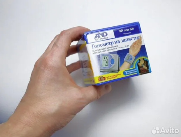 Тонометр на запястье And