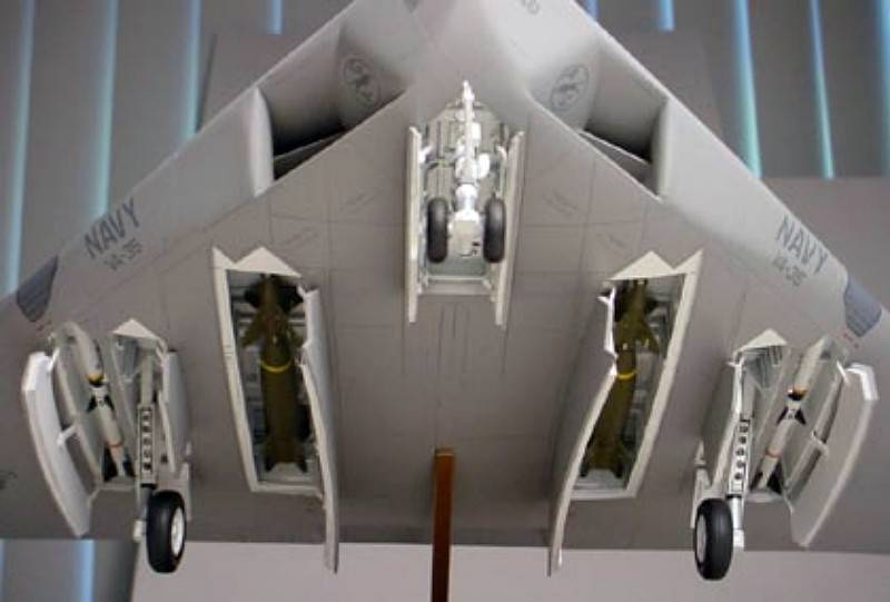 Масштабная модель A-12, с помощью которой можно понять схему расположения отсеков вооружения